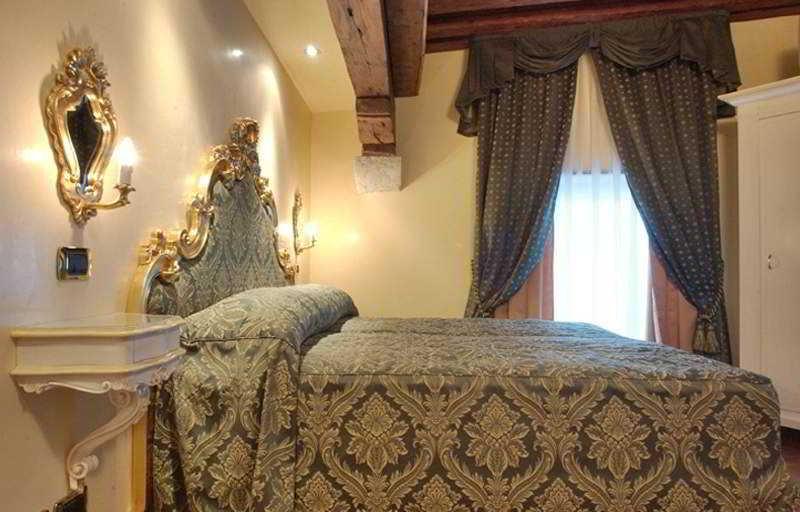 Vecellio Hotel Venice Room photo
